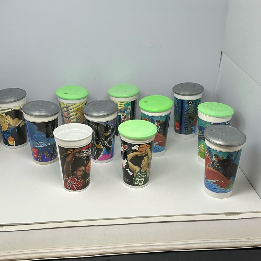 Lot Of 9 Vintage 1992 Batman Returns McDonald's Cups With 10 Frisbee Lids 2 NBA